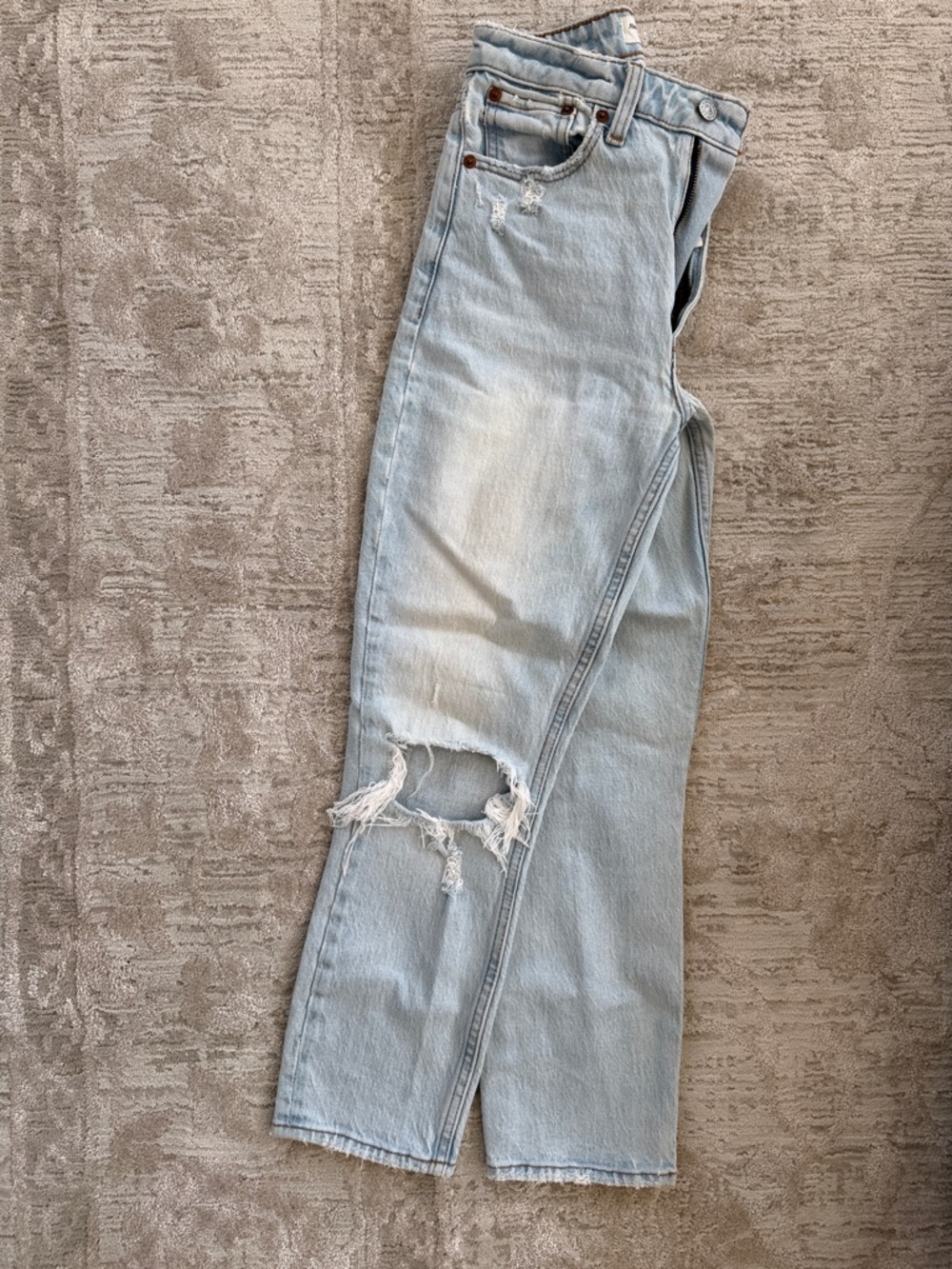 Abercrombie & Fitch “the Mom” high-rise curve love Jean
